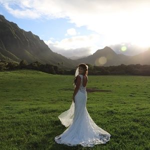 Wedding dress / bridal gown